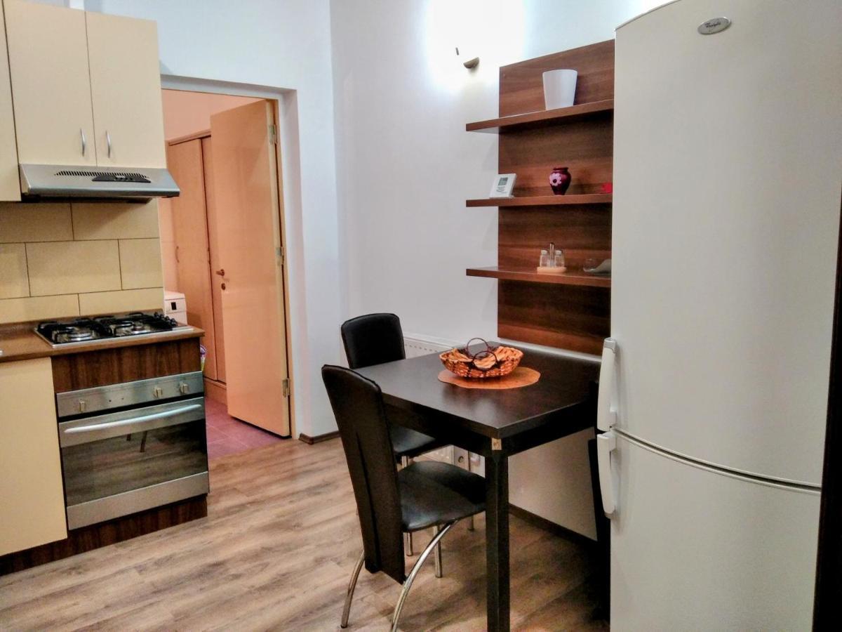 Lovely Central Apartment Brasov Ngoại thất bức ảnh