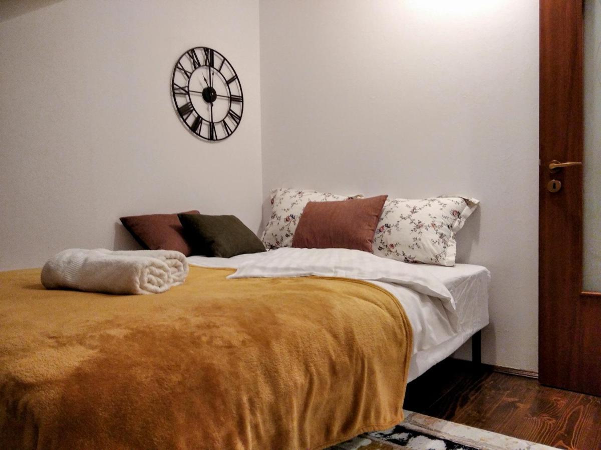 Lovely Central Apartment Brasov Ngoại thất bức ảnh